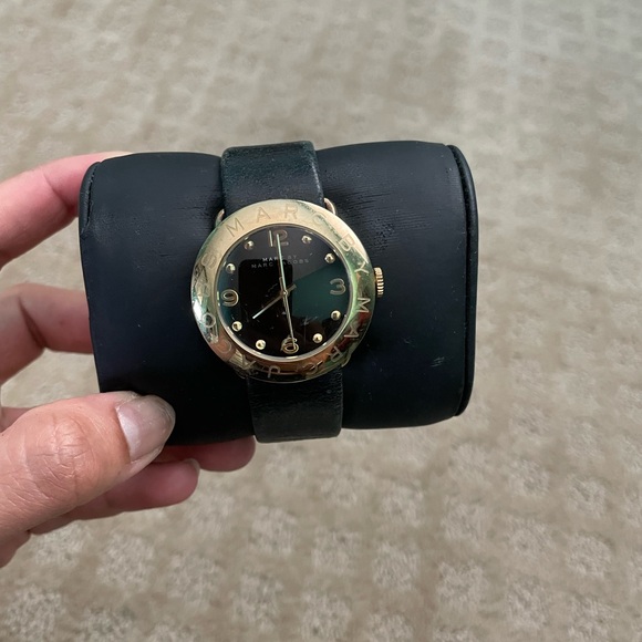 Marc by Marc Jacobs Amy Black Dial Gold Bezel Ladies Watch - Picture 4 of 6